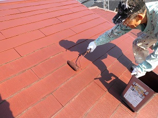 屋根へのシャネツロックの塗装